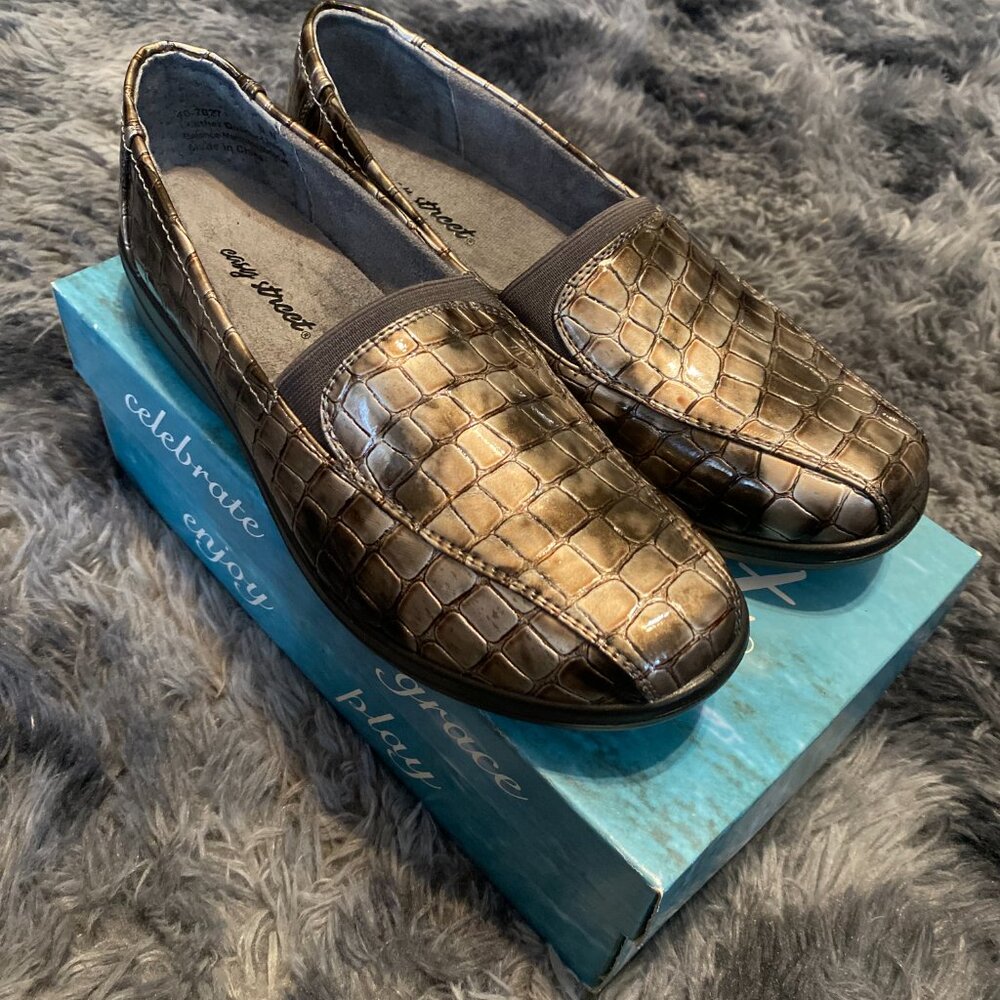 Easy Street Women's Loafers  |  NIB